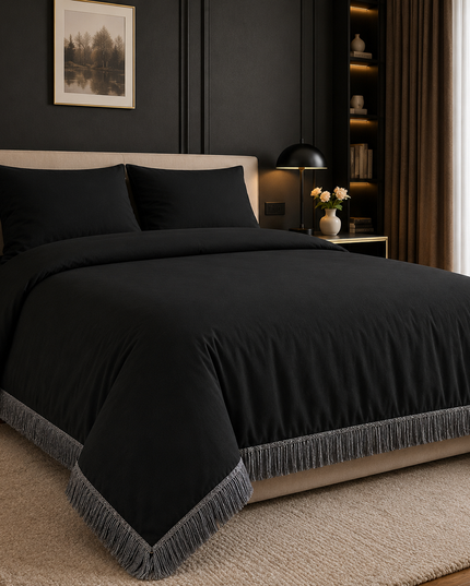 Sian Model Tasseled Bedding Set