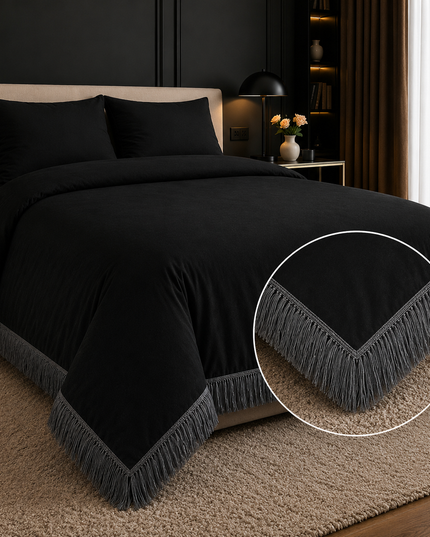 Sian Model Tasseled Bedding Set