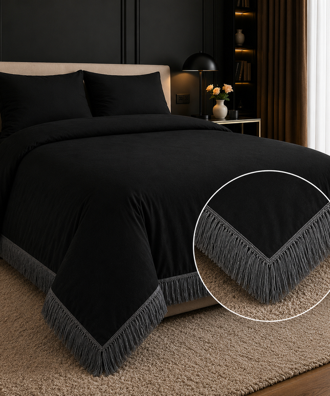Sian Model Tasseled Bedding Set